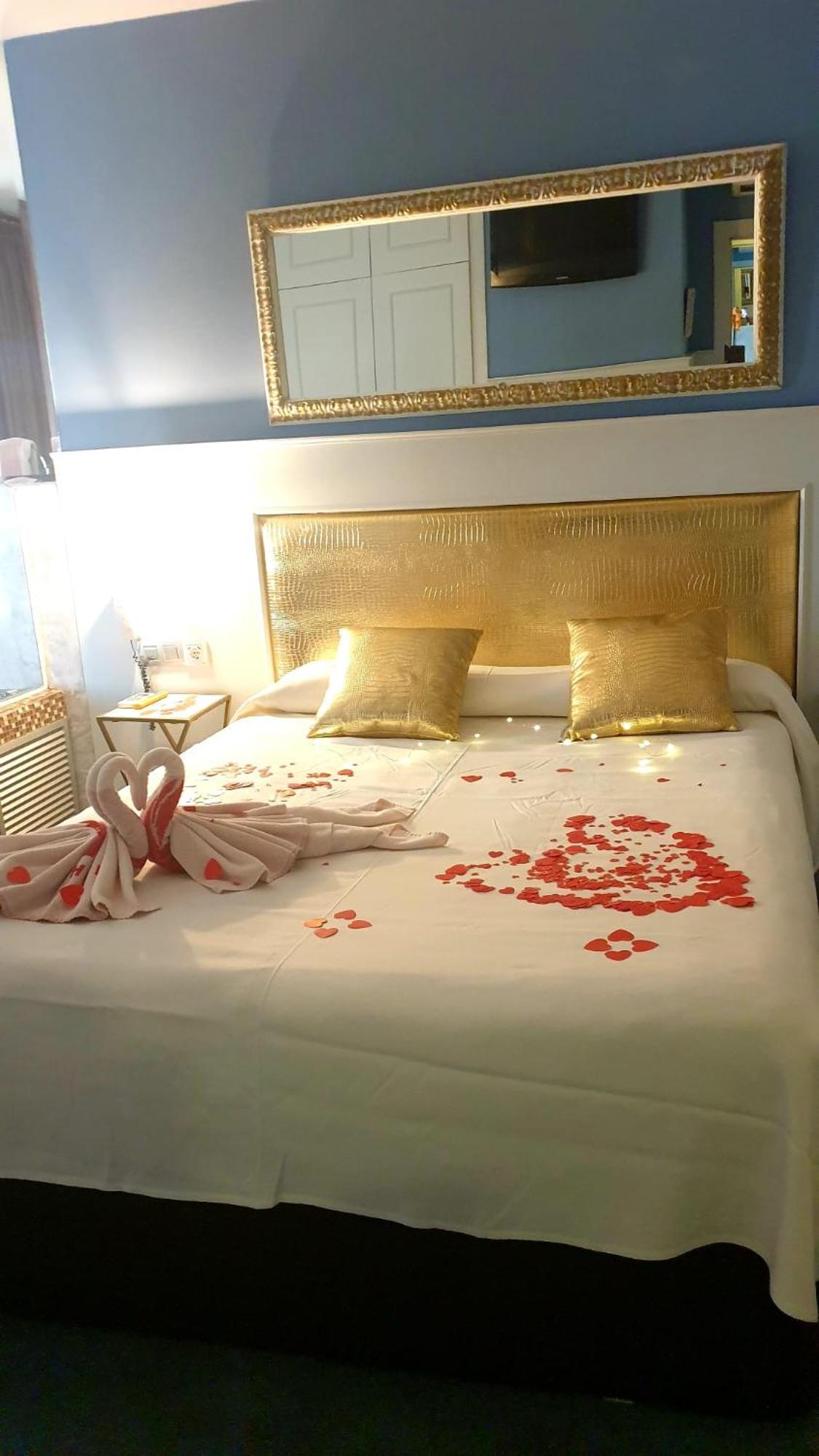 Hotel H Ґранульєс Екстер'єр фото